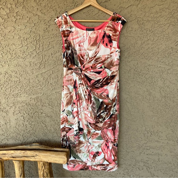 Tropical/Floral Wrap Style Dress ⭐️ Very Flattering Fit - Picture 3 of 9